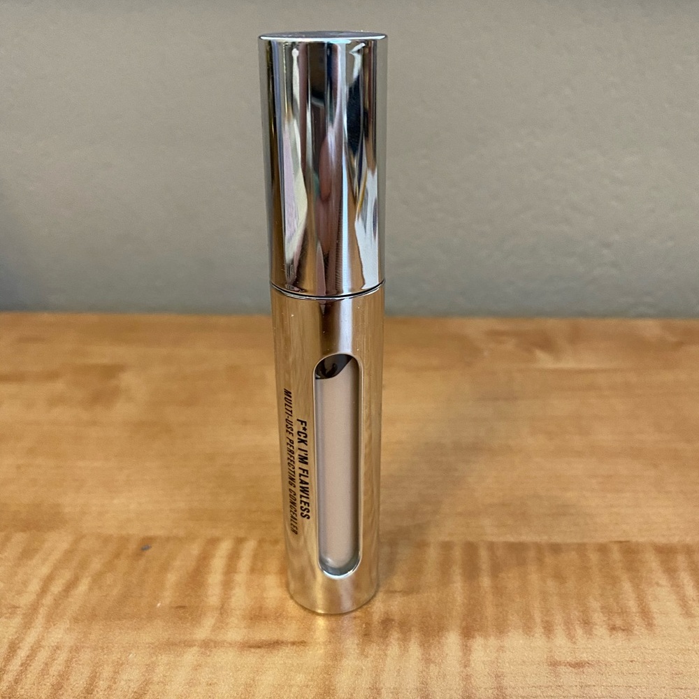 Il Makiage concealer in “F*ck I’m flawless”